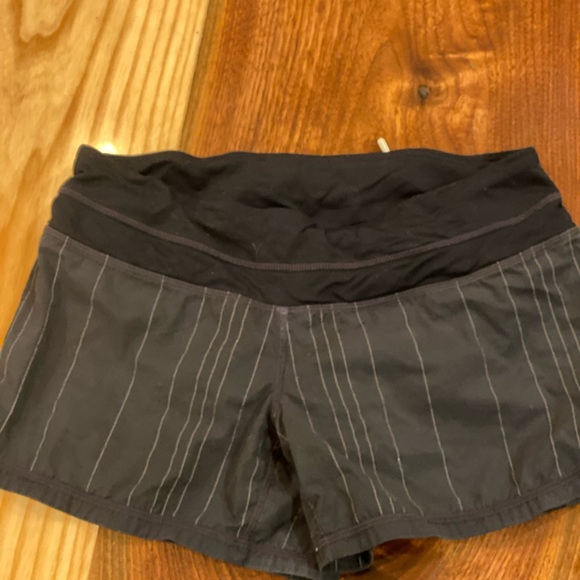 Lululemon running short - Picture 3 of 4